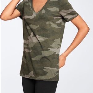 VS Pink PERFECT V-NECK TEE- camo small